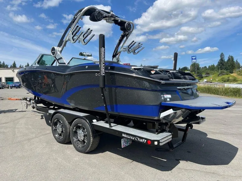 Slide: The Image of MasterCraft X23 2017 - 3