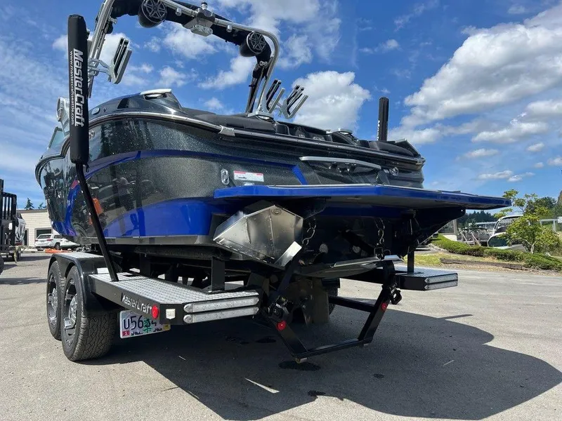 Slide: The Image of MasterCraft X23 2017 - 4