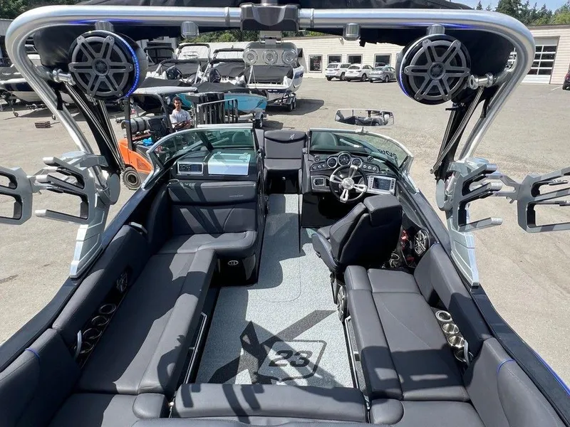 Slide: The Image of MasterCraft X23 2017 - 7