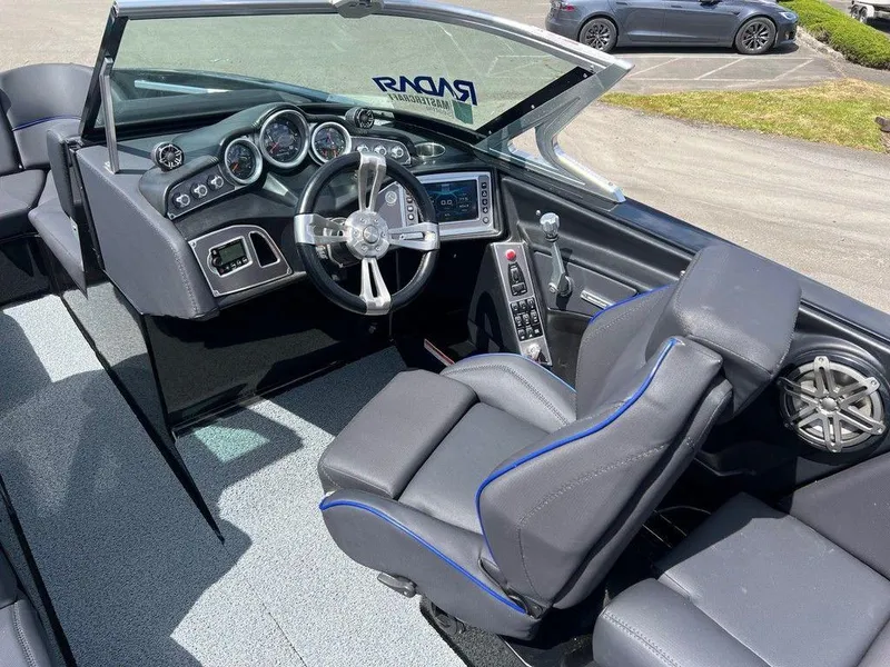 Slide: The Image of MasterCraft X23 2017 - 9