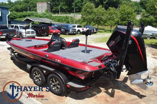 Slide: The Image of Phoenix Bass Boats 721 ZXL 2025 - 11