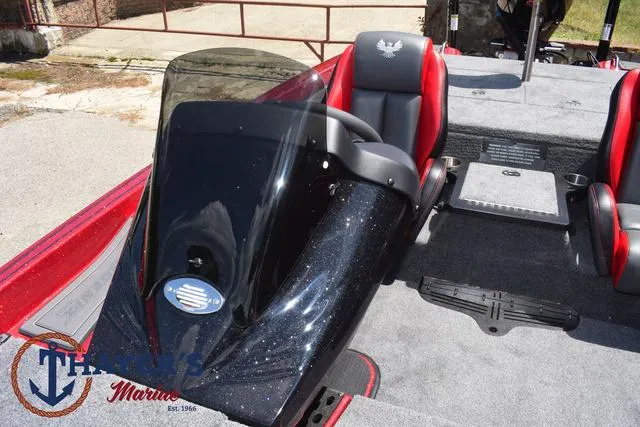 Slide: The Image of Phoenix Bass Boats 721 ZXL 2025 - 31