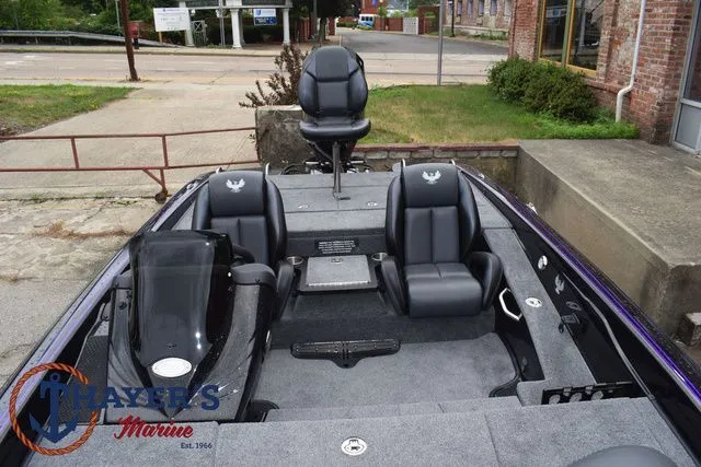 Slide: The Image of Phoenix Bass Boats 819 ZXL 2025 - 28