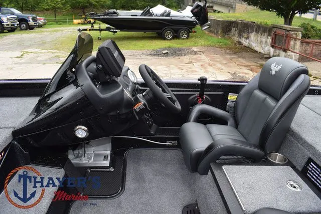 Slide: The Image of Phoenix Bass Boats 819 ZXL 2025 - 40