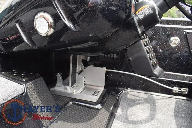 Slide: The Image of Phoenix Bass Boats 819 ZXL 2025 - 45