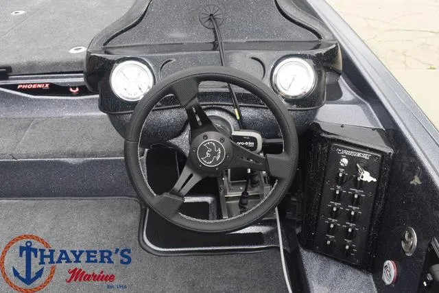 Slide: The Image of Phoenix Bass Boats 921 Elite 2025 - 10