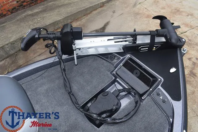 Slide: The Image of Phoenix Bass Boats 921 Elite 2025 - 18