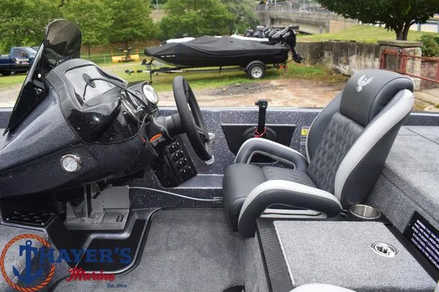 Slide: The Image of Phoenix Bass Boats 921 Elite 2025 - 32