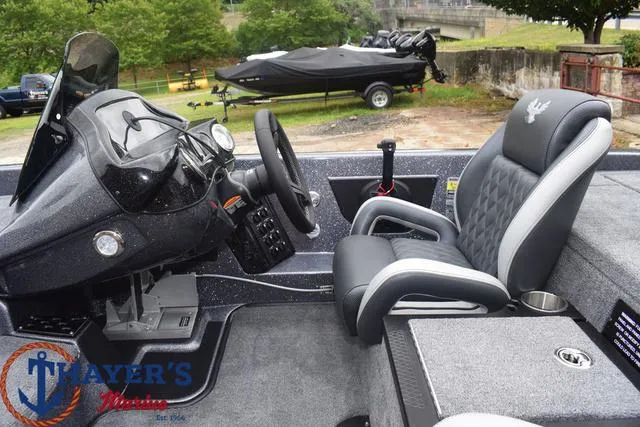 Slide: The Image of Phoenix Bass Boats 921 Elite 2025 - 33