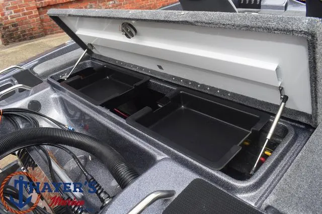 Slide: The Image of Phoenix Bass Boats 921 Elite 2025 - 39