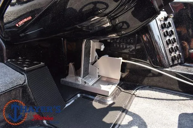 Slide: The Image of Phoenix Bass Boats 921 Elite 2025 - 40