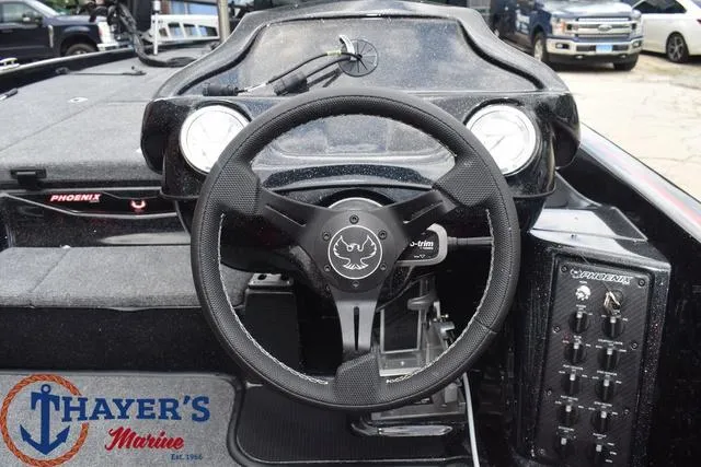 Slide: The Image of Phoenix Bass Boats 920 Elite II 2025 - 17