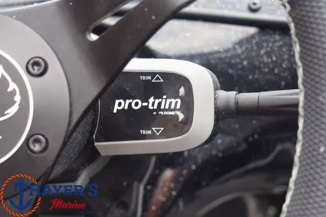 Slide: The Image of Phoenix Bass Boats 920 Elite II 2025 - 18