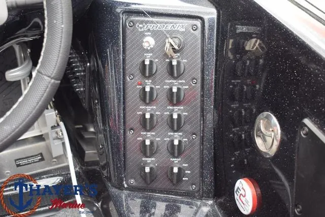 Slide: The Image of Phoenix Bass Boats 920 Elite II 2025 - 19