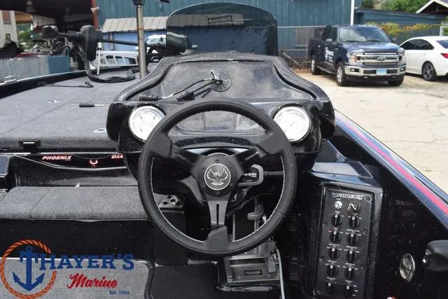 Slide: The Image of Phoenix Bass Boats 920 Elite II 2025 - 34