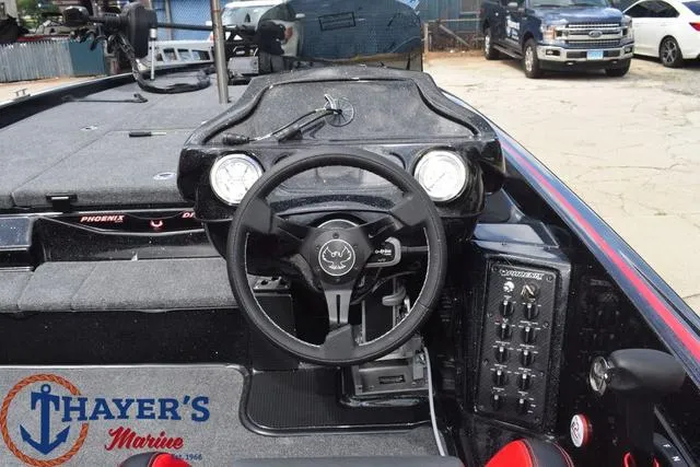 Slide: The Image of Phoenix Bass Boats 920 Elite II 2025 - 35