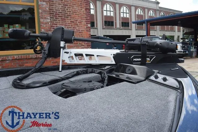 Slide: The Image of Phoenix Bass Boats 920 Elite II 2025 - 37