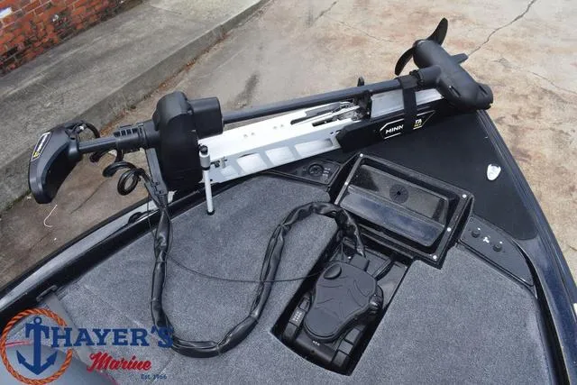 Slide: The Image of Phoenix Bass Boats 920 Elite II 2025 - 40