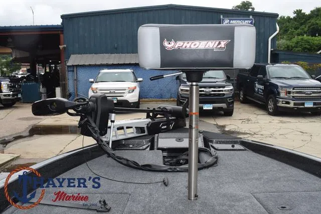 Slide: The Image of Phoenix Bass Boats 21 XE 2025 - 11