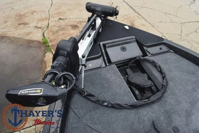 Slide: The Image of Phoenix Bass Boats 21 XE 2025 - 12