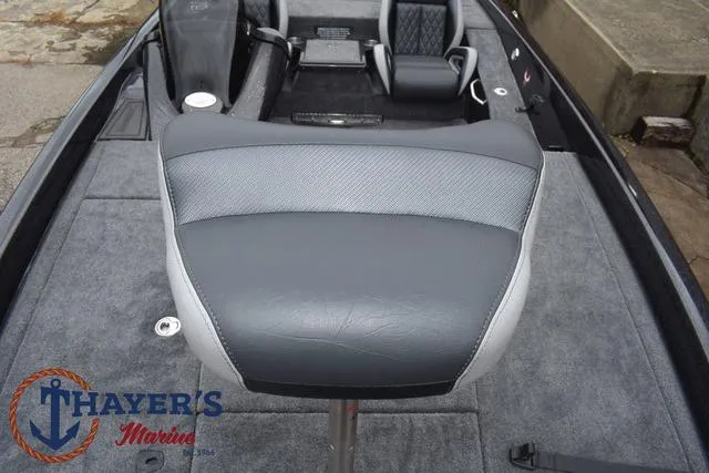 Slide: The Image of Phoenix Bass Boats 21 XE 2025 - 14