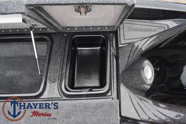 Slide: The Image of Phoenix Bass Boats 21 XE 2025 - 19