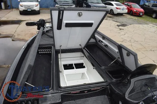 Slide: The Image of Phoenix Bass Boats 21 XE 2025 - 22
