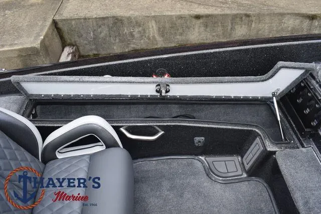 Slide: The Image of Phoenix Bass Boats 21 XE 2025 - 24