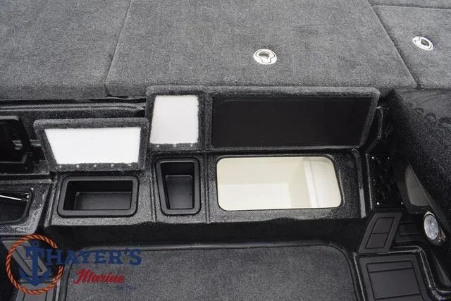 Slide: The Image of Phoenix Bass Boats 21 XE 2025 - 26