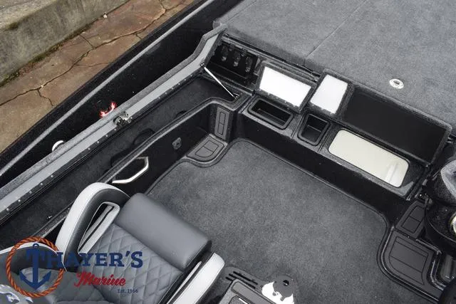 Slide: The Image of Phoenix Bass Boats 21 XE 2025 - 27