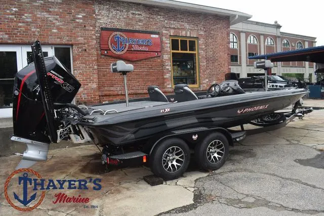 Slide: The Image of Phoenix Bass Boats 21 XE 2025 - 3