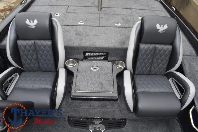 Slide: The Image of Phoenix Bass Boats 21 XE 2025 - 31