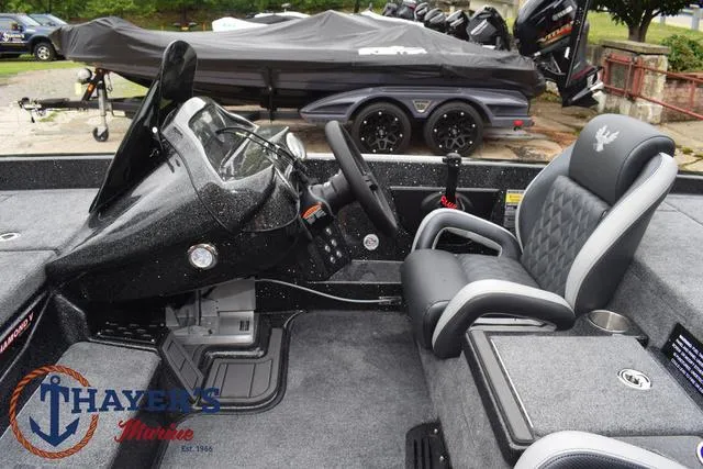 Slide: The Image of Phoenix Bass Boats 21 XE 2025 - 34