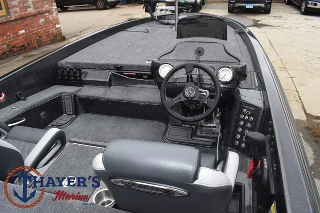 Slide: The Image of Phoenix Bass Boats 21 XE 2025 - 35