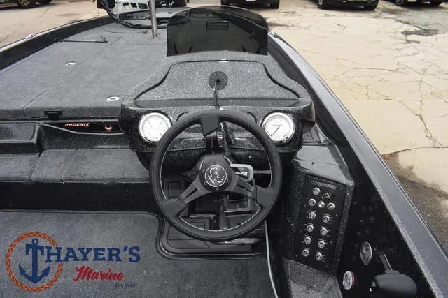 Slide: The Image of Phoenix Bass Boats 21 XE 2025 - 36