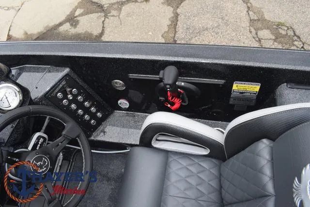 Slide: The Image of Phoenix Bass Boats 21 XE 2025 - 37