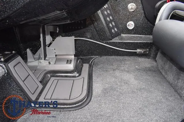 Slide: The Image of Phoenix Bass Boats 21 XE 2025 - 39