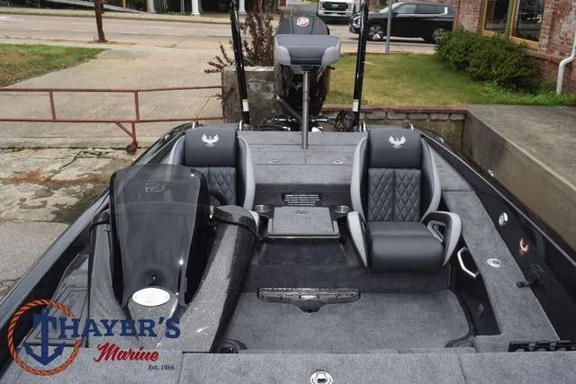 Slide: The Image of Phoenix Bass Boats 21 XE 2025 - 41