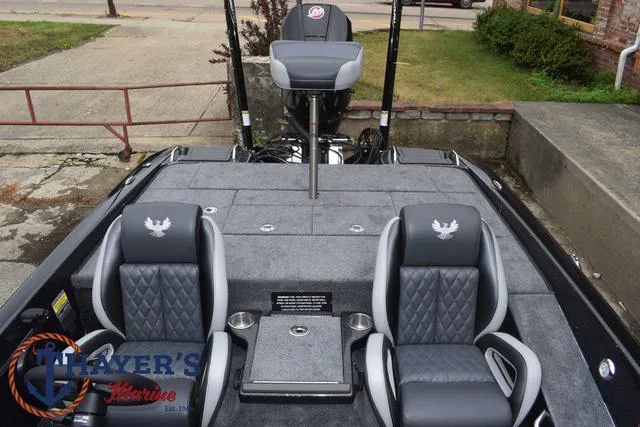 Slide: The Image of Phoenix Bass Boats 21 XE 2025 - 42