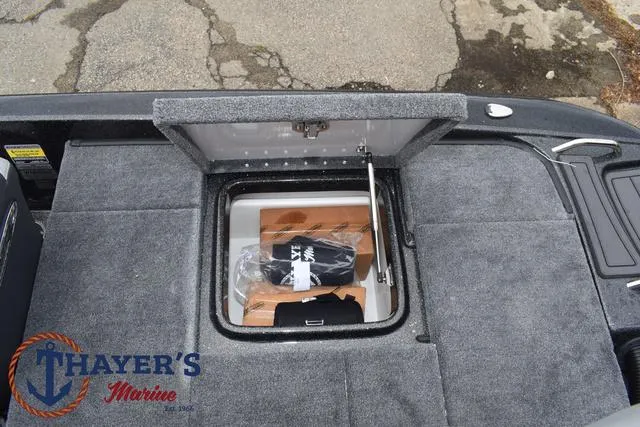 Slide: The Image of Phoenix Bass Boats 21 XE 2025 - 44