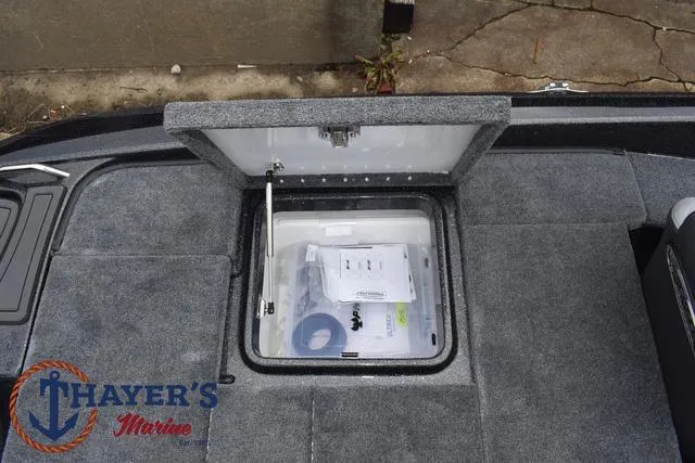 Slide: The Image of Phoenix Bass Boats 21 XE 2025 - 45