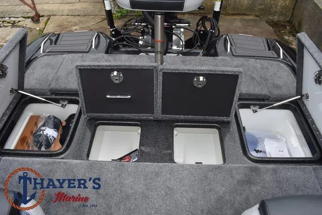 Slide: The Image of Phoenix Bass Boats 21 XE 2025 - 46