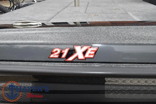 Slide: The Image of Phoenix Bass Boats 21 XE 2025 - 5