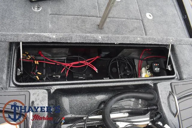 Slide: The Image of Phoenix Bass Boats 21 XE 2025 - 50