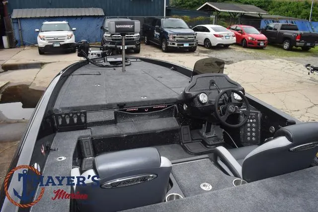 Slide: The Image of Phoenix Bass Boats 21 XE 2025 - 52