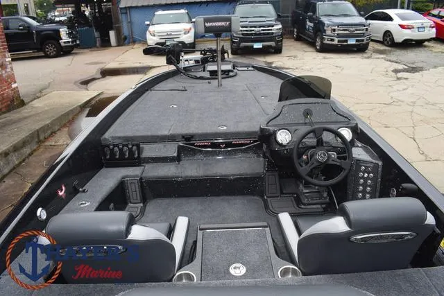 Slide: The Image of Phoenix Bass Boats 21 XE 2025 - 53