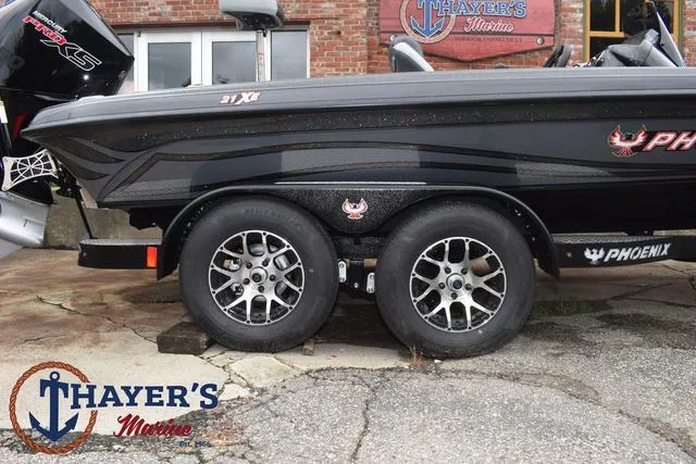 Slide: The Image of Phoenix Bass Boats 21 XE 2025 - 6