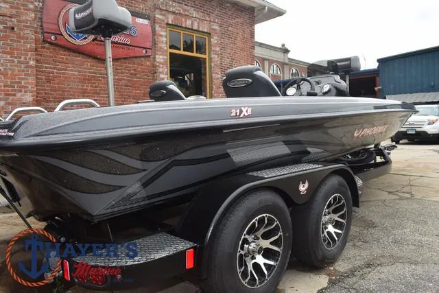 Slide: The Image of Phoenix Bass Boats 21 XE 2025 - 62