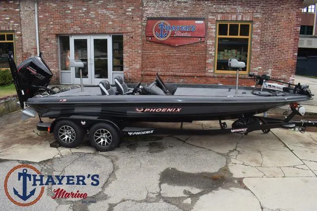 Slide: The Image of Phoenix Bass Boats 21 XE 2025 - 64