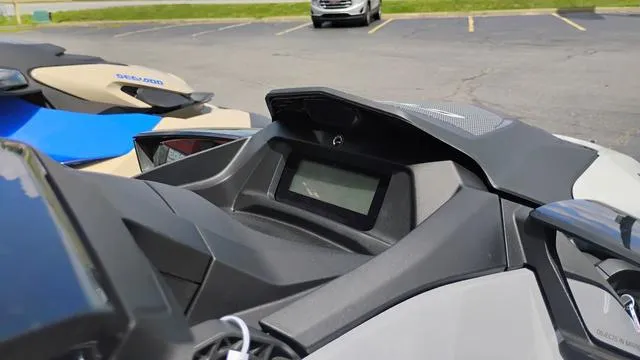 Slide: The Image of Sea-Doo GTI 2025 - 12